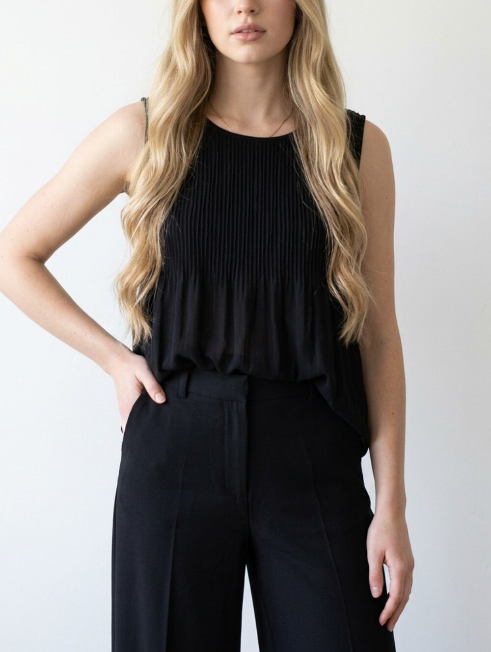 New Sleeveless Black Pleated Women's Top
